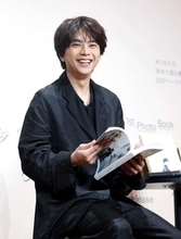 佐藤勝利　新体制になったばかりのtimelesz「引っ張れる30代に」個人初の写真集は自信作