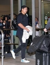 侍J　菅野智之、マイアミ移動しながら岡本イジるw　まだ攻防続く「そこじゃない笑」「和真が好きやな」「打ちまくるのだ」