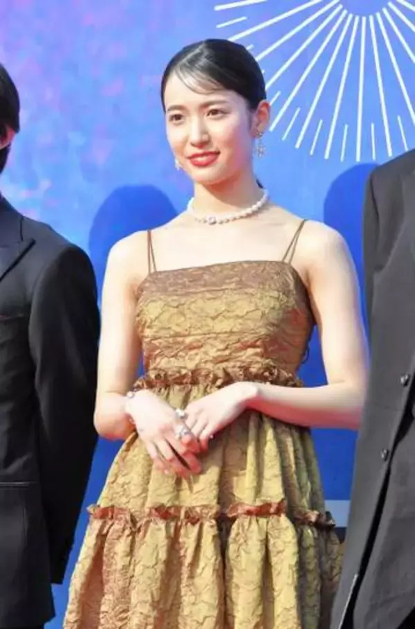 「わぁ、超美人」「もはや女優さんクラス」25歳人気アイドル　美清楚オーラ漂う運転免許写真に称賛続々「こんな可愛く撮れるもの！？」