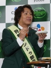 狩野英孝、圧巻食レポで「いただきマンドゥ！」　韓食ブランドのマンドゥ事業部長に就任