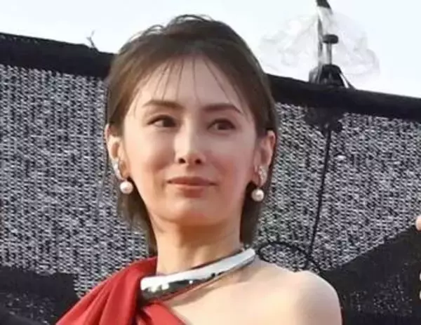 ネット騒然「北川景子様が美しすぎて震えた」神ショート＆凄いドレスで映画祭に現る　女優の本気キタ！北川景子しか着れない一着「神々しい」「ママに見えない」