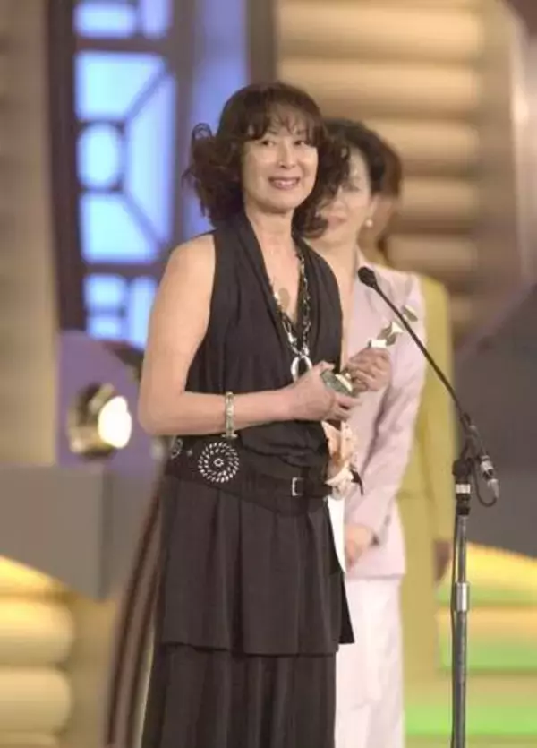 フランス人監督と結婚、パリ移住の岸恵子さん死去　在日フランス大使館が長文で追悼【全文】パリの街角での写真添え