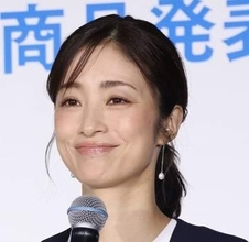 上戸彩「スーツ着ている感じが全くない」　パジャマスーツに驚き