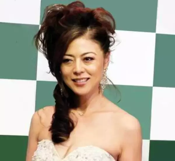 米移住の57歳女優　JALビジネスクラスで渡米　羨望の広々座席＆ミシュランシェフ監修の豪華機内食「飛行機乗るのが大好き」