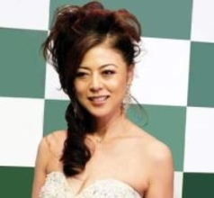 米移住の57歳女優　JALビジネスクラスで渡米　羨望の広々座席＆ミシュランシェフ監修の豪華機内食「飛行機乗るのが大好き」