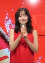 加藤小夏の意外な一面「昨日も1人焼き肉」　鮮やかな赤いワンピース姿で登場