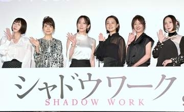 吉岡里帆が舞台挨拶「尊い」話題の白×黒エレガント服はボッテガだった　めるるも5月に同じコーデ披露