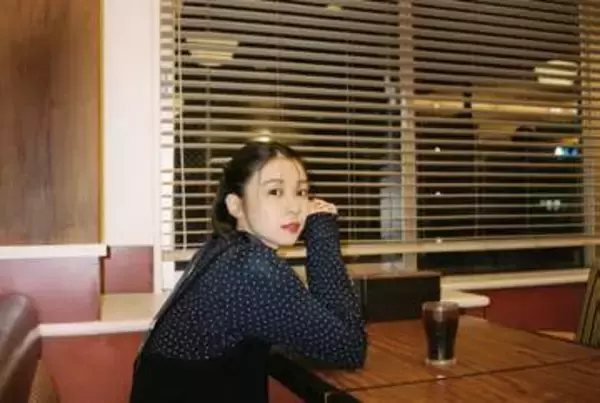 鳴海唯　来年の卓上カレンダー　撮影は事務所先輩の人気女優が担当「本当にすてきな写真がありすぎて」