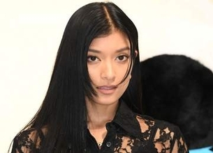 ローラ　故郷バングラデシュに家を建設「とってもキュート♥」自然と一体化した家、広々2階バルコニーにはハンモック、木をふんだんに使う
