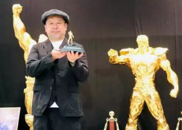 ケンドーコバヤシ　黄金ケンシロウ像に圧倒された　お値段はなんと4400万円！