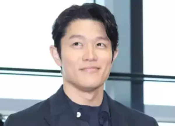 鈴木亮平　憧れの存在は引退した歌姫　大学時代に飛行機で奇跡の遭遇