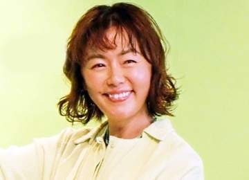 沖縄へ移住14年の54歳美人女優「オーシャンビュー」の自宅公開　上田晋也「景色すごい。住みてえな、あそこ！」羨む