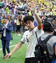 「奥さんなのか！」「今大会最大の驚き」「抱きしめ方が尊い」谷口彰悟　大河出演女優妻との絆に一夜明けてもSNS「胸熱」の声多数