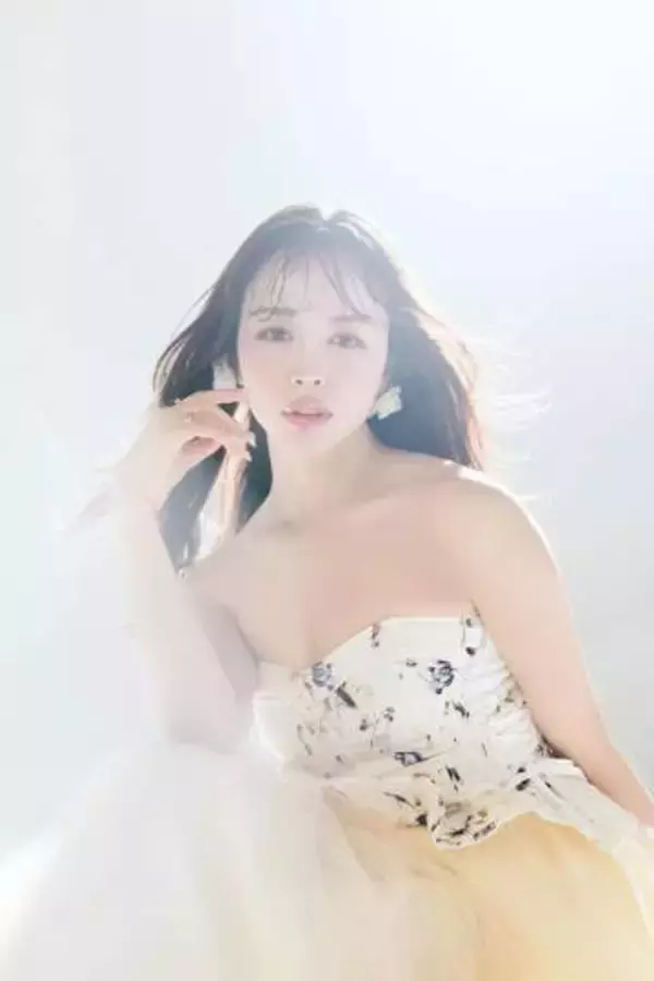 ルミリンゴが初フォトエッセー発売　詐欺被害、自立神経失調症、離婚を赤裸々告白　窮地克服を指南