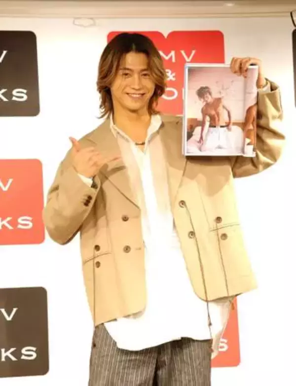 瀬口黎弥「僕の腹斜筋はすっごいヤバい」写真集会見で「メロ筋」と命名　「ハワイで包み隠さず自分をさらけ出せた」