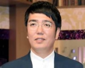 義母は有名歌手のおぎやはぎ・小木博明　妻の誕生日3人で祝う　エレベーターで「一斉自撮り」が楽しすぎるww