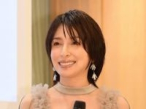 こんな46歳いる？！透け感ドレスで舞い降りた奥菜恵　「尽くすことが愛」と勘違い「苦しかった時期」告白