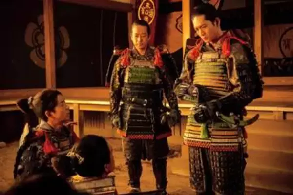 「豊臣兄弟」徳川の不自然に美しい「緑の薬袋」→伏線？　天下騒乱の時限爆弾か　将来秀吉に中身バレて修羅場説　袋を持っている人物が、あっ！