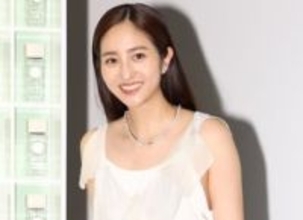 挙式がまるで映画！　堀田茜「夢のような幸せな時間でした」純白ウエディングドレス姿に祝福＆反響「キレイすぎる」「生で見たかった」