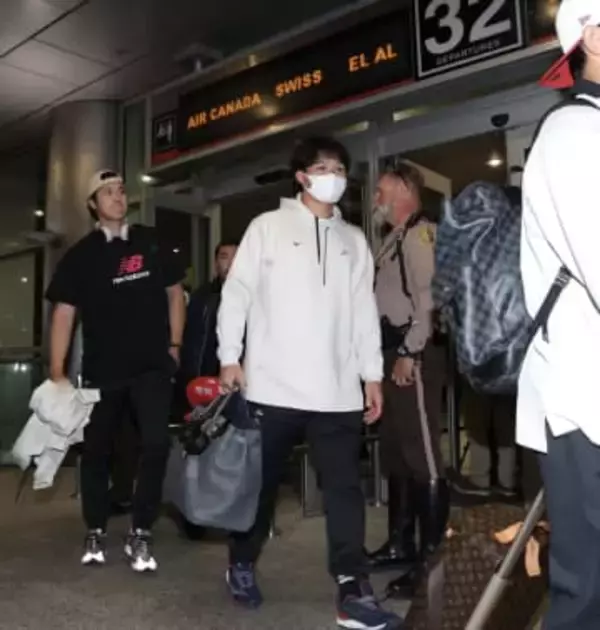 大谷ら侍ジャパン　JALチャーター機の最新ビジネスで決戦の地へ　まるでホテルな個室空間＆フルフラット　山本由伸の肩に手を回した選手に胸熱