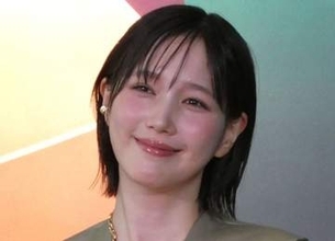 本田翼　肩ひもリボンのキャミの絶妙コーデに反響続々「透明感やばっ！」「別格だわ…」