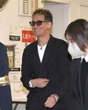 元TOKIO松岡　無言の笑みで日テレに言及せず　「お気持ちを受け止められるようお話を」コメント以降初めて報道陣の前に姿も