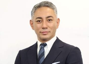 えっ！「こんなに大きく」「麻央さんに見せたかった」「目元がママ」團十郎の長男13歳がスーツ姿で撮影、成長ぶりにファンも驚き続々