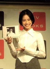 姉は浜崎あゆみドラマ主演の歌手　思わず息のむショーパンで登場「過去一お気に入り」と　ギャップ笑顔で会場魅了