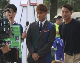 W杯解説で話題の元日本代表　タレント妻は3児連れディズニー「約2カ月絶賛ワンオペ中」次女の誕生日祝う