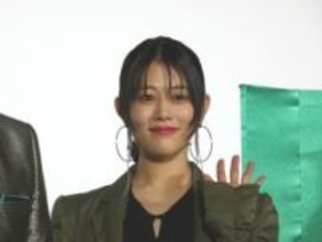 高畑充希　第1子出産後初の公の場　細身の黒ドレスで現れ笑顔　出産発表から1カ月で