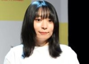 「使い方斬新」アンゴラ村長　「なわとびドレス」姿で決めポーズ！超ロングの三つ編みツインテールも「めちゃめちゃ可愛い」