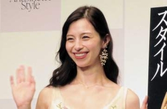 中条あやみ　まるでマリー・アントワネット！？　お姫さまのようなドレス姿披露
