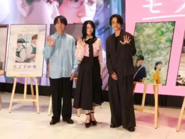 桜田ひより　ピンクのブラウスが驚異の透明感「妄想癖」も明かす「気持ち的には混ざっているんです」