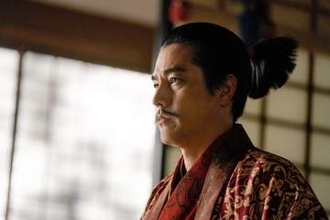 やっぱり本能寺黒幕こっちか！【豊臣兄弟】予告に2カ月消えてた大物が現る　不穏な一言に、ええっ！　本能寺1カ月前…安土饗応事件が大荒れ