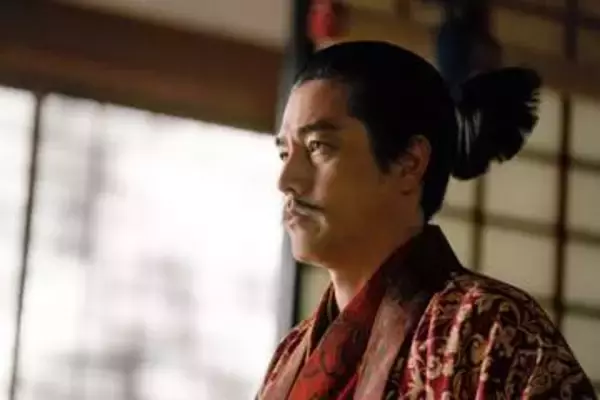 やっぱり本能寺黒幕こっちか！【豊臣兄弟】予告に2カ月消えてた大物が現る　不穏な一言に、ええっ！　本能寺1カ月前…安土饗応事件が大荒れ