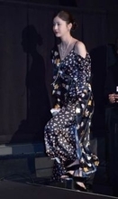 松本若菜　魅惑の肩出しドレスが妖艶すぎて　大泉洋も「ただ、ただ会いたかった」