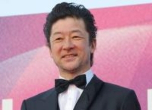 浅野忠信の母、75歳からモデル開始の異色経歴　親友・キャシー中島と10代で「クレオパトラ党」結成
