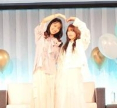 菅井友香＆中村ゆりか　熱烈ファンのポーズ要望に笑顔で対応「ハート！」「近づいて！」「キャー！」と歓声