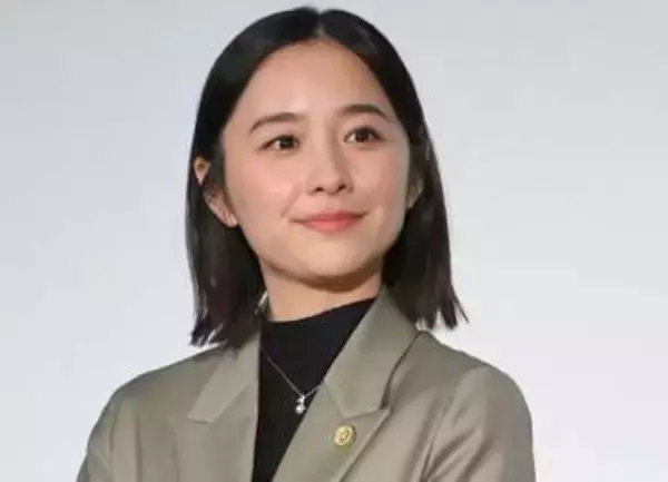 美人女優「ダニかも…」→全身かぶれて水ぶくれ「氷水に冷やしながら毎日寝てました」スタッフへの気遣いで一大事