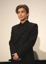 岩田剛典　東京国際映画祭観客賞を受賞に何度もガッツポーズで喜び表現