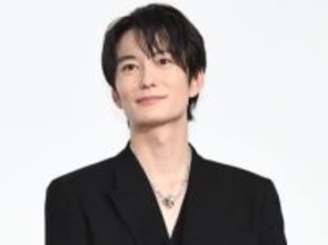 「奥様目線最高すぎる」岡田将生　眼鏡姿の接写ショに反響「充希ちゃんが撮ったのかな」「奥様を見つめる瞳なのでしょうか」