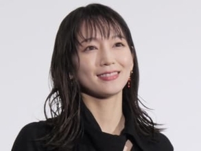 吉岡里帆メガネ＆黒ニットワンピ姿で「豊臣兄弟」出演告知「メガネ姿、素敵です「美しい」