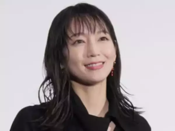 吉岡里帆メガネ＆黒ニットワンピ姿で「豊臣兄弟」出演告知「メガネ姿、素敵です「美しい」