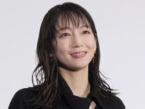 吉岡里帆メガネ＆黒ニットワンピ姿で「豊臣兄弟」出演告知「メガネ姿、素敵です「美しい」