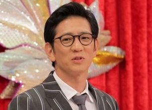メガネ外して誰？人気芸人の「パイロット」姿にww「凜々しいと思ったら」「なんだか渋い」機内でおすまし顔のアンタ柴田