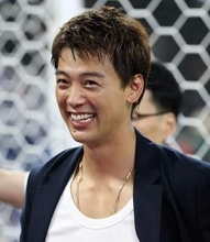 「熱すぎてヤバいw」「男前すぎて」W杯現地から生中継のトップ俳優にSNS沸騰「槙野とほぼチュッ」「熱すぎて大好きw」バモス！朝から雄たけび