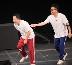 宮川大輔とダイアン津田が舞台で激突　体張った小競り合い公演　互いのニオイにぼやく「ツバくっさ！」「メガネくっさ！」