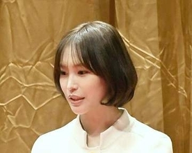 うわっ腰の位置が高すぎだろ！　南沙良が凄い服装で舞台挨拶　TVで分からない足の長さに驚き　有村架純の隣で透明感ビジュ負けてない「ビビった」「話が入ってこない」