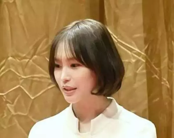 ええっ、こんな腰の位置が高かったのか！　23歳大河女優　凄い服装で舞台挨拶に現る　TVでは分からない衝撃姿　有村架純の隣で透明感も負けてない「ビビった」「話が入ってこない」