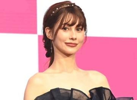 「バイオハザードの一コマ」「実写版FF」35歳モデル　アクション映画彷彿のハードボイルドなライダースタイル　「マトリックスの世界？」大型バイク＆サングラスに称賛続々
